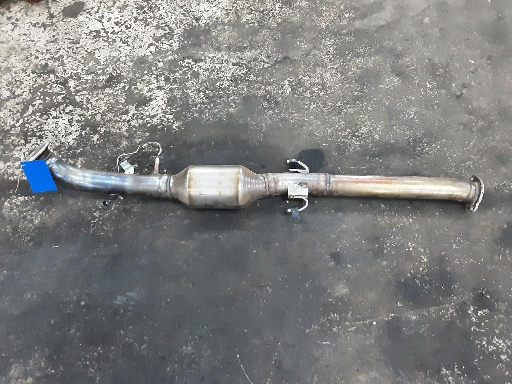 UITLAAT VOORPIJP Toyota Yaris IV (P21 / PA1 / PH1) (AH7), Auto-onderdelen, Gebruikt, Toyota