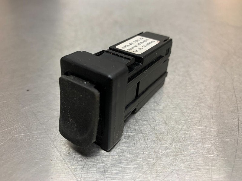 PORT AUX/USB Toyota RAV4 (A3) (01-2005/06-2013), Dhr. M. Roggen, Toyota, Stadsweg 37 37
9917 PV  WIRDUM GR., NL, Utilisé
