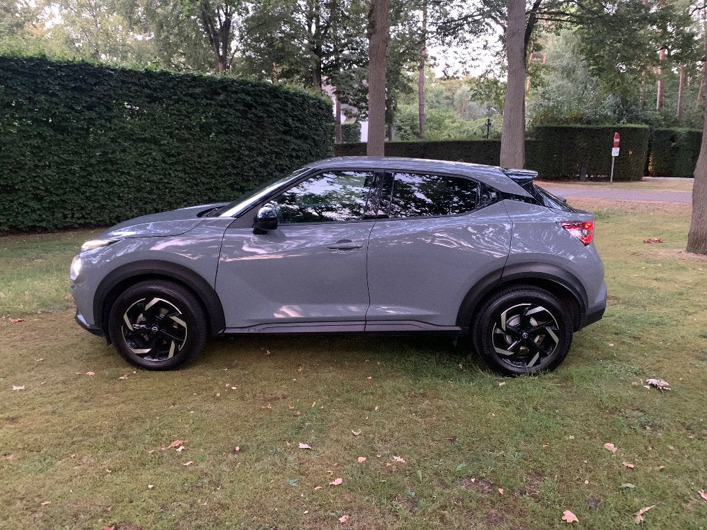 NISSAN JUKE 2024 AUTOMAAT  NIEUWE STAAT 25800 KM, Autos, Nissan, Argent ou Gris, Achat, Entretenue par le concessionnaire, Automatique