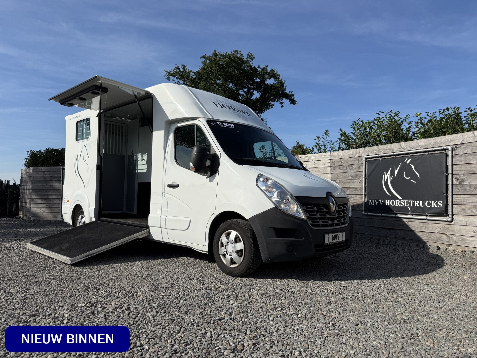 Renault Master | HORSETRUCK | BARBOT | STALLION 3XL | 2016 |, Dieren en Toebehoren, Paarden en Pony's | Trailers en Aanhangwagens