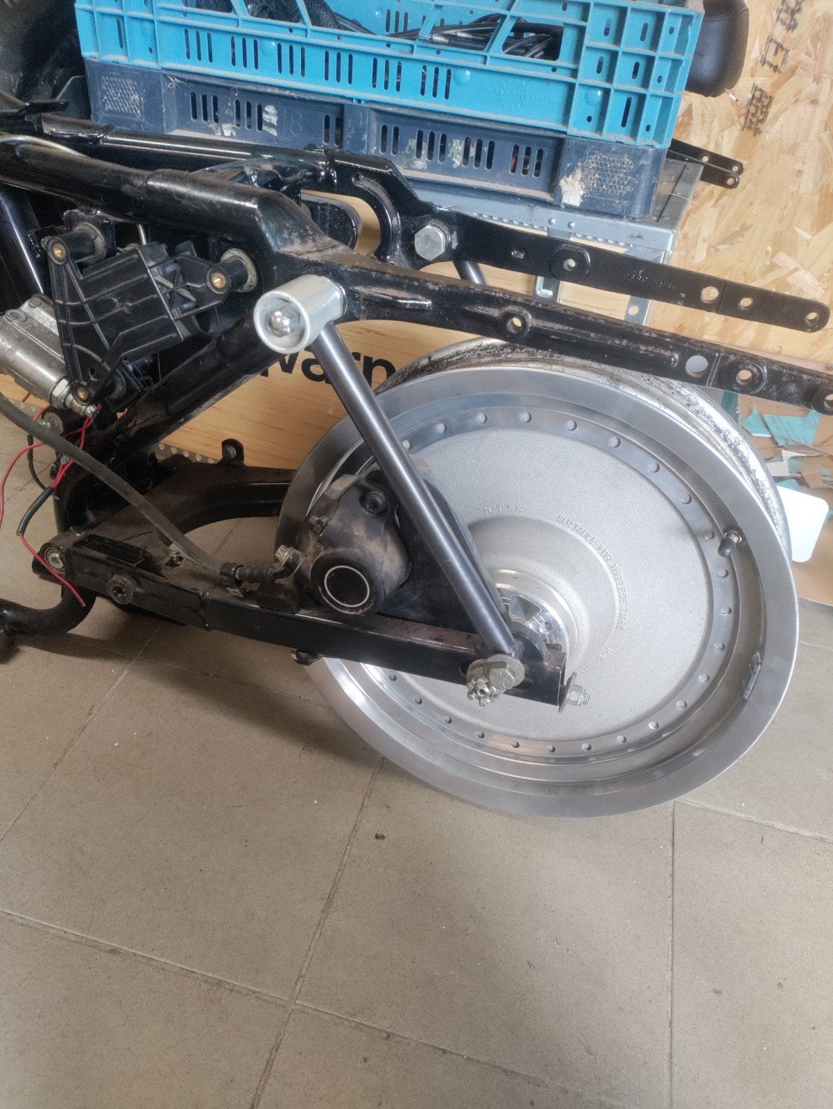 Achterbrug harley sportster, Ophalen