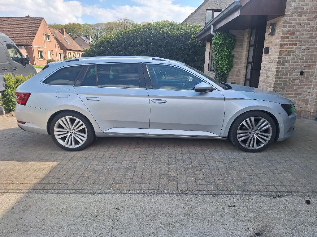 Skoda Superb 1.6 Édition TD Style, Cuir, Argent ou Gris, 6 portes, Euro 6