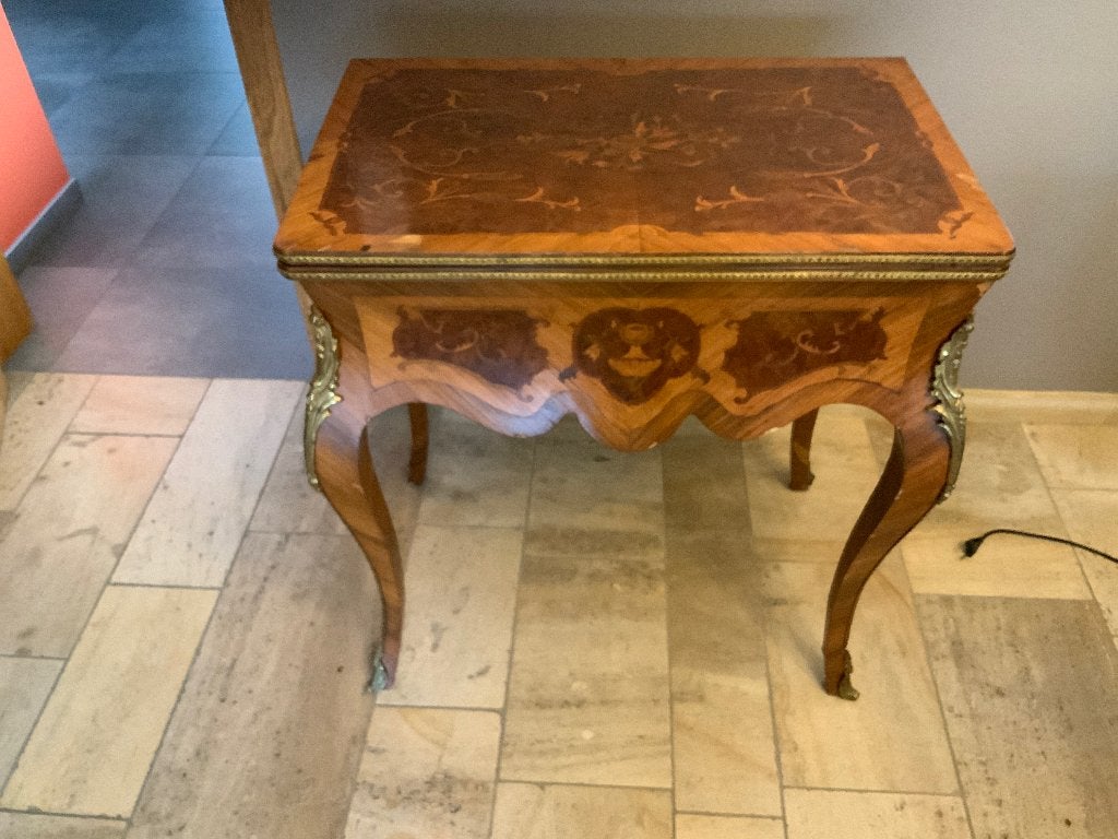 Table de jeux en marqueterie, Ophalen