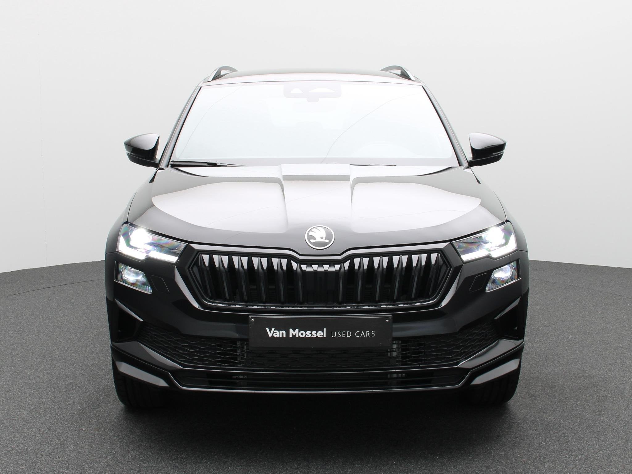 Skoda Karoq SPORTLINE - 10km - Camera - Zetevverwarming, Auto's, Stof, 110 kW, 4 cilinders, Elektrische koffer