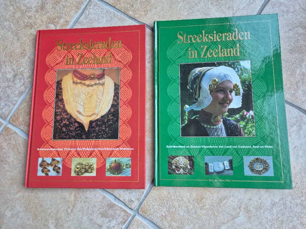 S. Mol - Streeksieraden in Zeeland, Boeken, Ophalen of Verzenden, Zo goed als nieuw, S. Mol