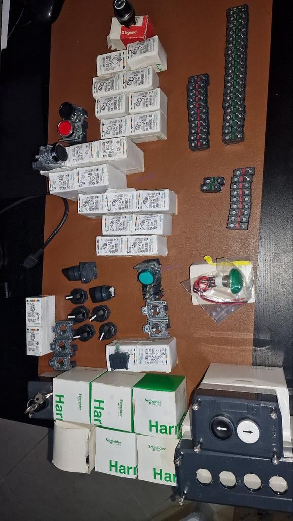 Matériels électrique boîtes, boutons poussoir  accessoires, Enlèvement ou Envoi