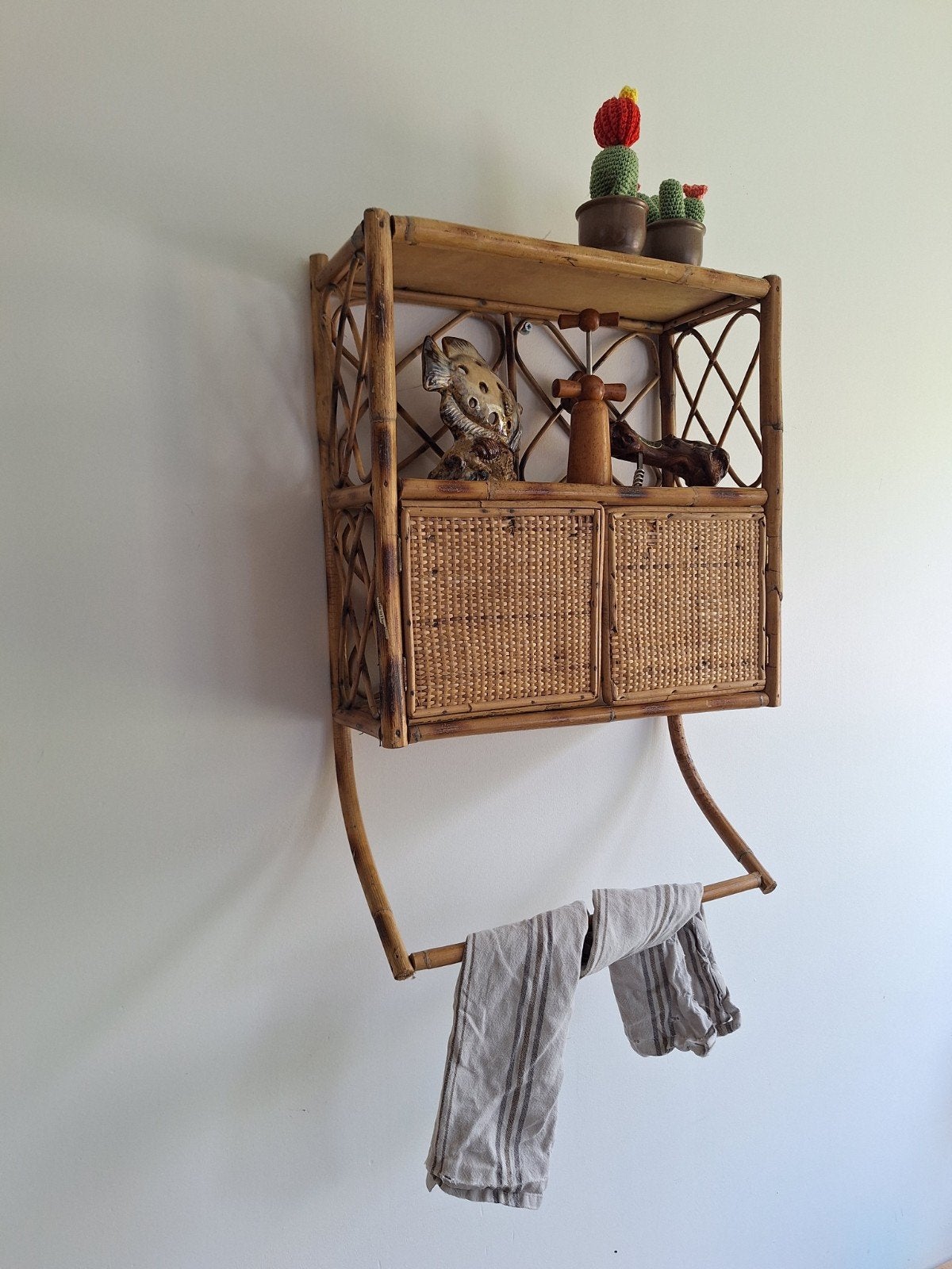 Vintage bamboe & rotan wandkastje Bohemian-Tiki Jaren 70-80, Ophalen