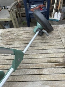 Bosch accu graskantsnijder of bosmaaier, Tuin en Terras, Bosmaaiers, Ophalen, Zo goed als nieuw, Accu