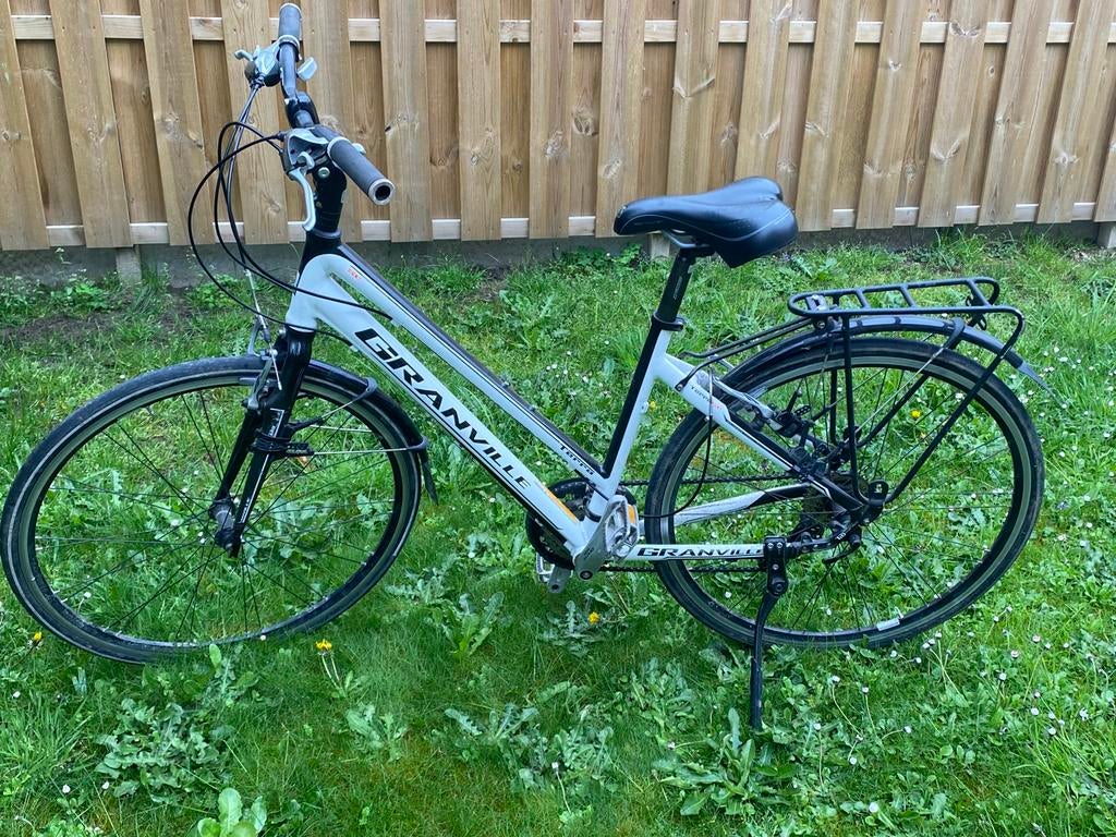 Joli vélo de sport, Enlèvement, Comme neuf
