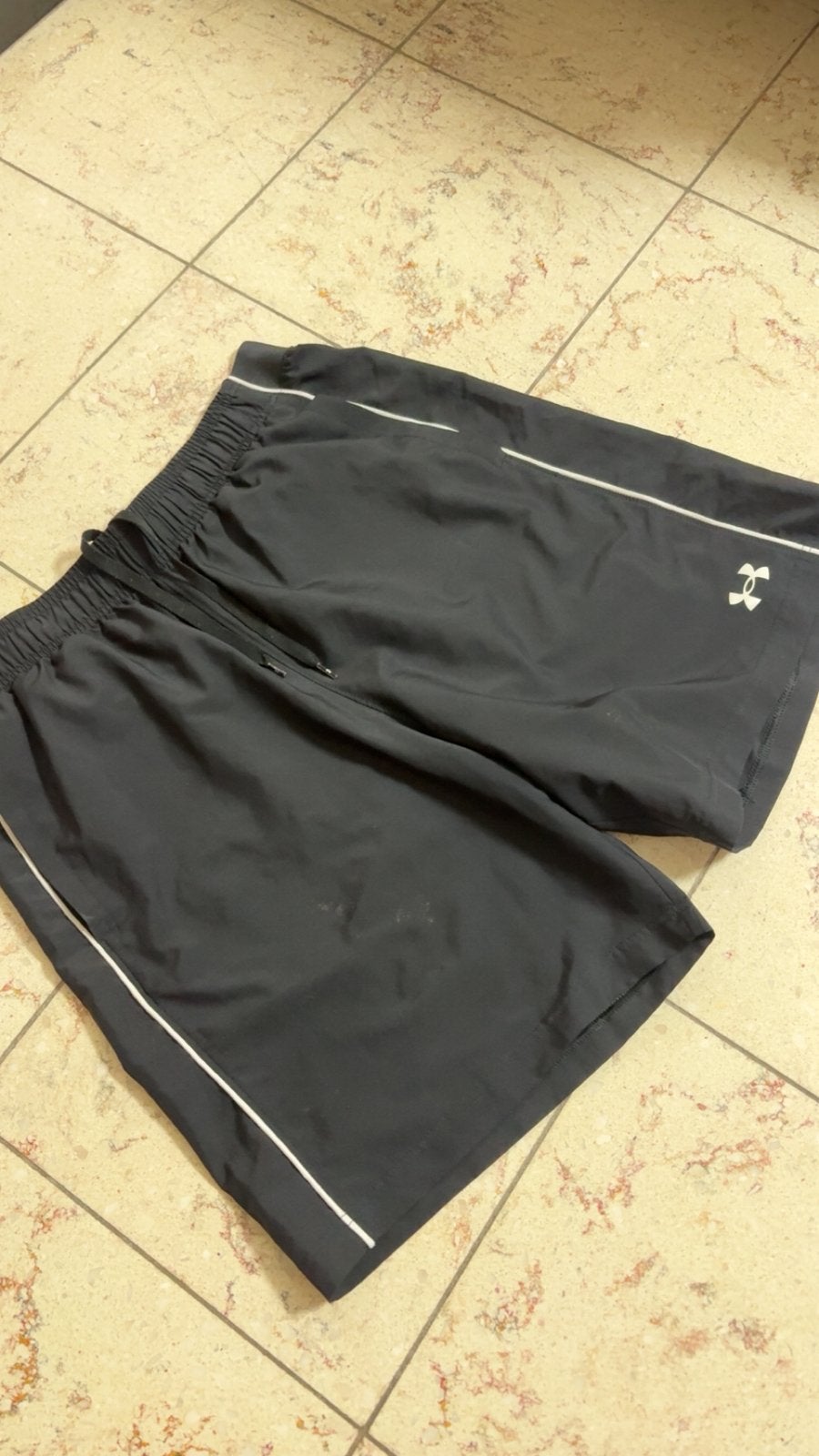 Short under armour taille M, Enlèvement, Comme neuf