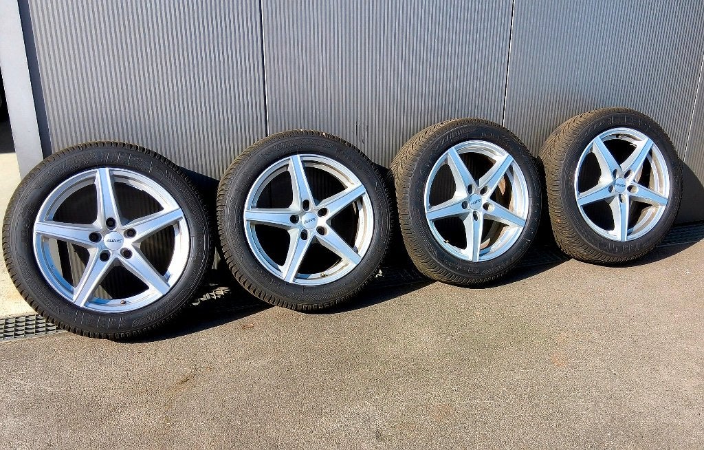 4 très bons pneus hiver 225/50-17 avec jantes pour BMW, Autos : Pièces & Accessoires, Pneus et Jantes, Pneus hiver, 17 pouces