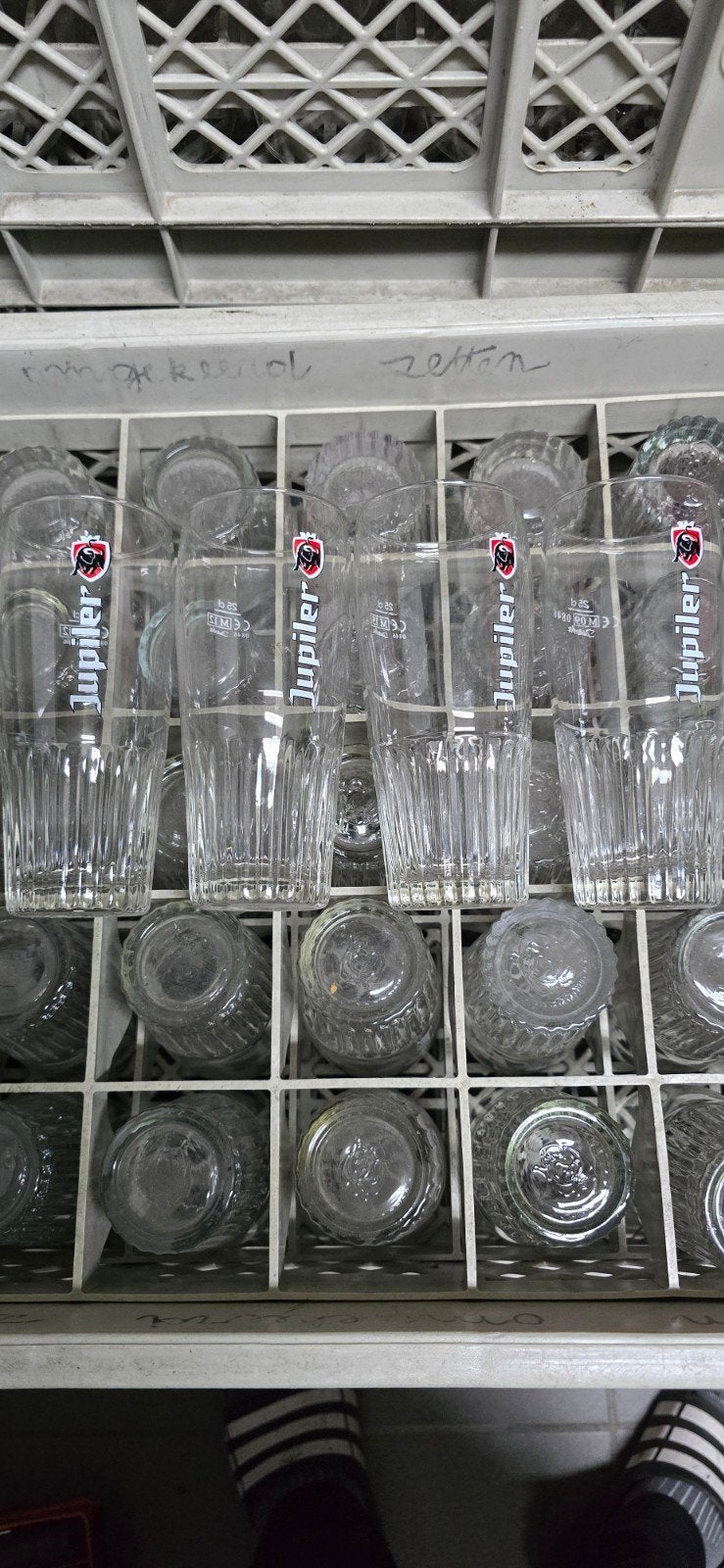 Jupiler bierglazen, Ophalen