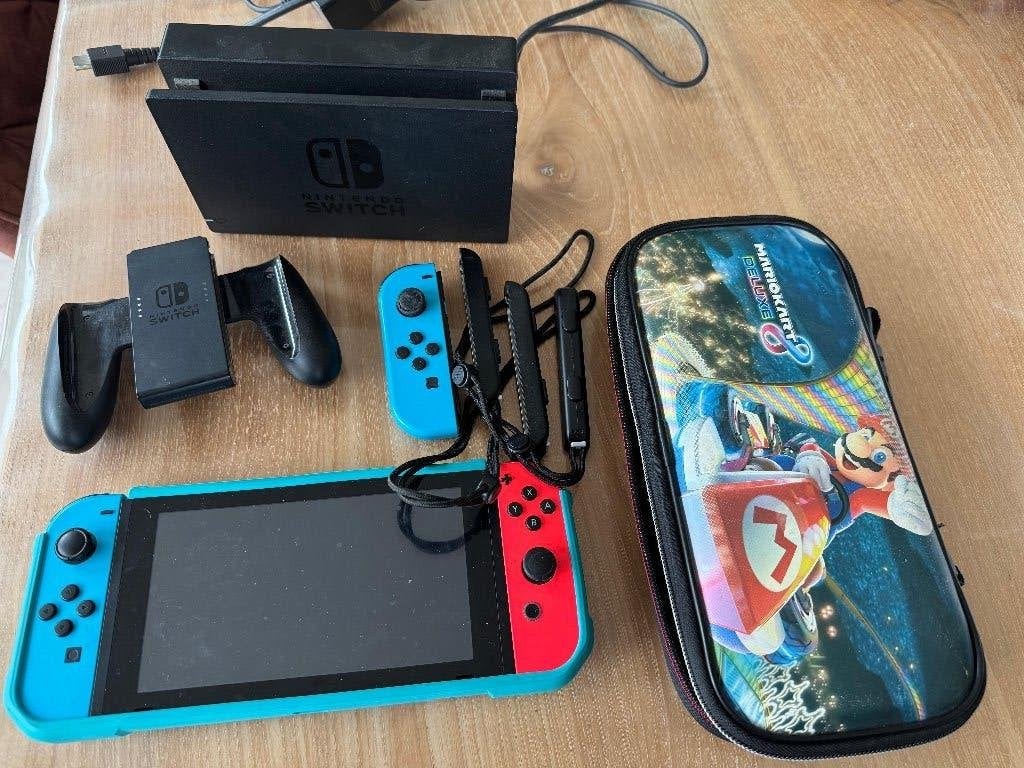 Nintendo Switch + accessoires, Games en Spelcomputers, Ophalen, Gebruikt, Switch Original, Met 3 controllers of meer
