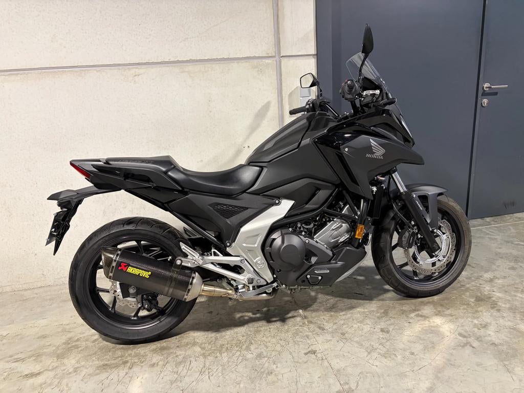 Honda NC750X DCT met verlagingskit en Akrapovic (bj 2024), Motoren, 750 cc, Bedrijf, Meer dan 35 kW, Overig