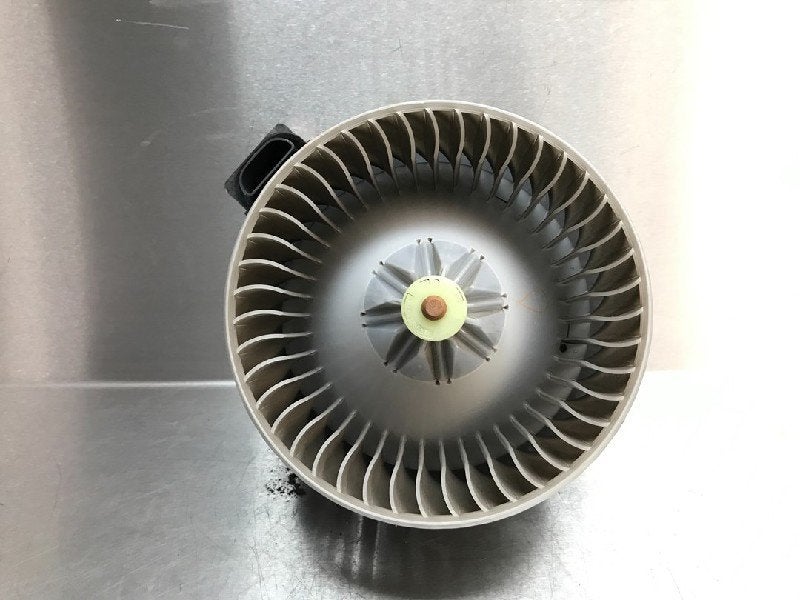VENTILATEUR RADIATEUR MOTEUR Suzuki Swift (ZA / ZC / ZD), Dhr. M. Roggen, Stadsweg 37 37
9917 PV  WIRDUM GR., NL, Suzuki, Utilisé