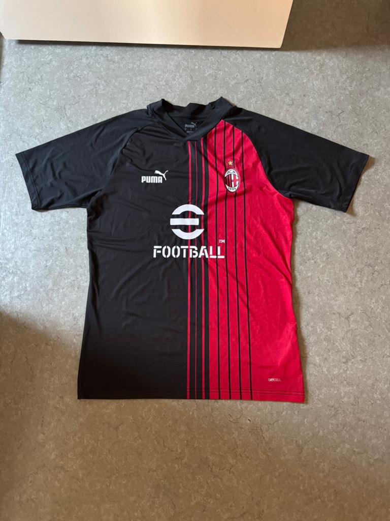 AC Milan officieel tenue medium, Enlèvement ou Envoi, Comme neuf