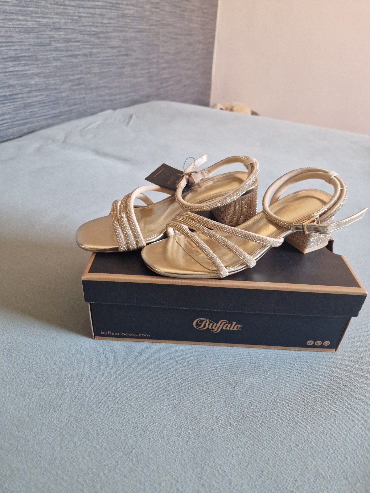 Buffalo sandalen met hak mt 37 (nieuw), Kleding | Dames, Schoenen, Buffalo, Ophalen, Nieuw