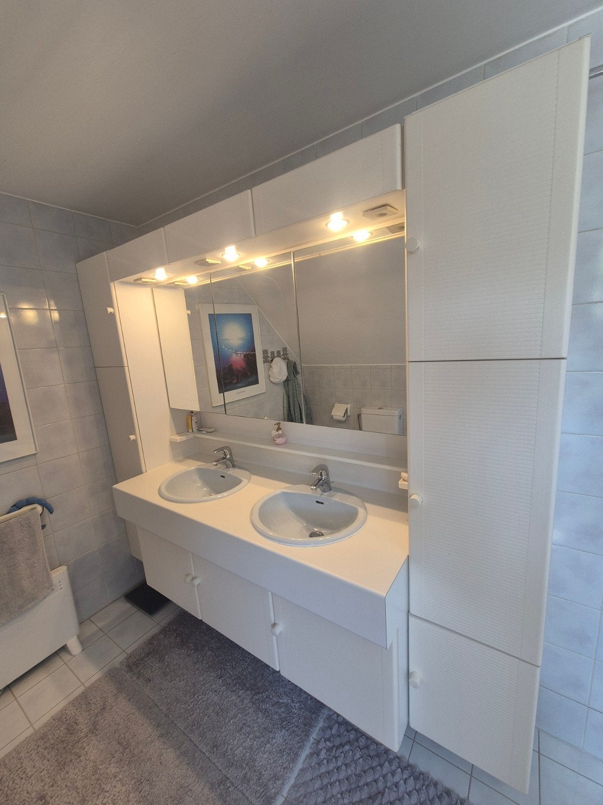 Meuble de salle de bain blanc avec double vasque et armoires, Enlèvement ou Envoi