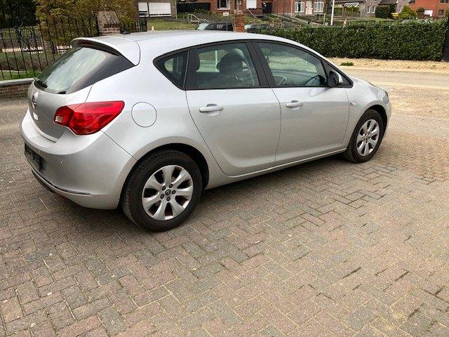 Opel astra 1400 benzine, Auto's, Voorwielaandrijving, Euro 5, 1373 kg, 4 cilinders