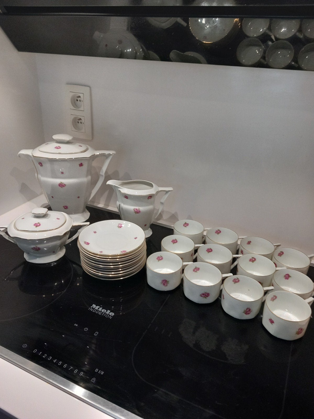 BLOCH & CO EICHWALD koffieservies
Volledig 27 delig
Koffieka, Ophalen