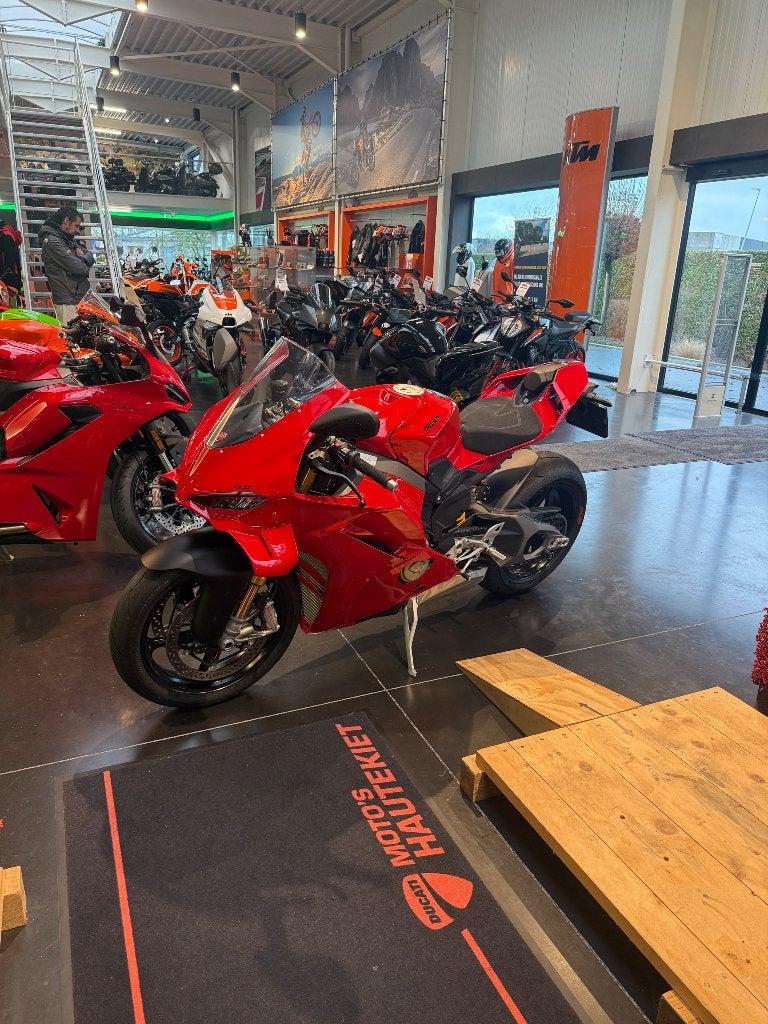 Ducati Panigale V4 S 2024 – 3.806 km – Nieuwstaat, Motoren, Motoren | Ducati, 4 cilinders, Motorrijbewijs A, Super Sport, Meer dan 35 kW