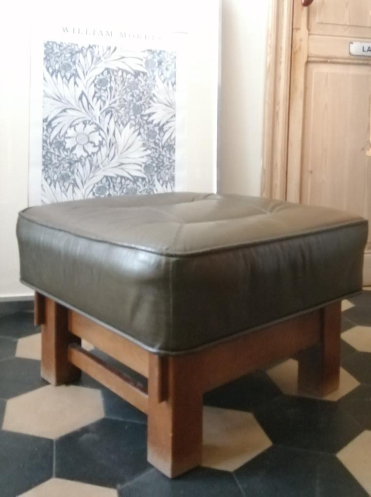 vintage  voetenbank  in leer, Ophalen, Leer