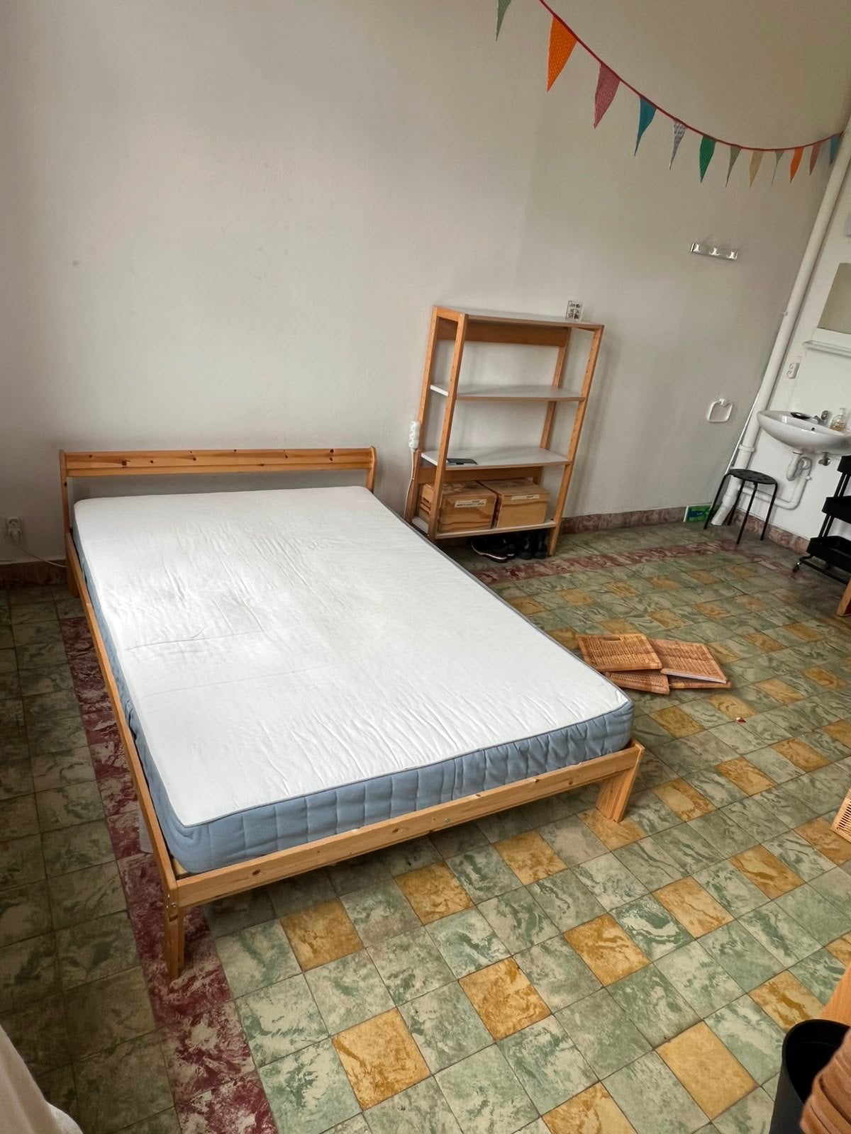 Bed en matras van ikea, Huis en Inrichting, Slaapkamer | Bedden, Ophalen, Gebruikt