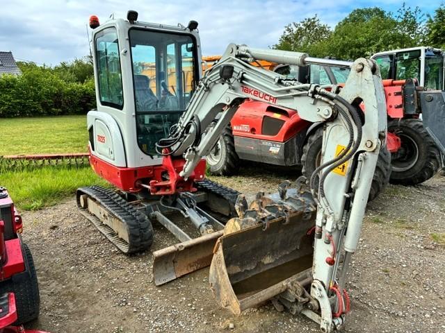 Takeuchi TB 225 Extra, Zakelijke goederen, Machines en Bouw | Kranen en Graafmachines, Ophalen, Graafmachine