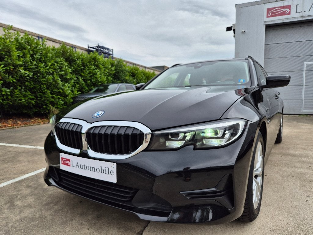 BMW 320 eA Touring / PHEV HYBRID / 2022 !, Auto's, Automaat, Dealer onderhouden, 4 cilinders, Zwart