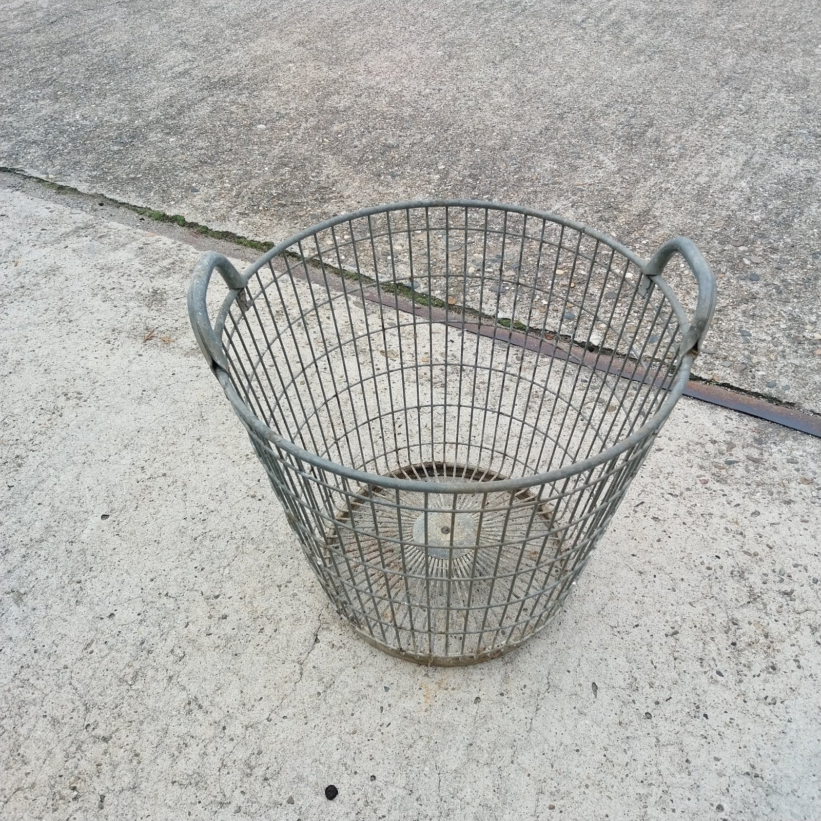 oude metalen aardappelmand– vintage draadmand 25€, Tuin en Terras, Overige Tuin en Terras, Ophalen, Gebruikt, ., .