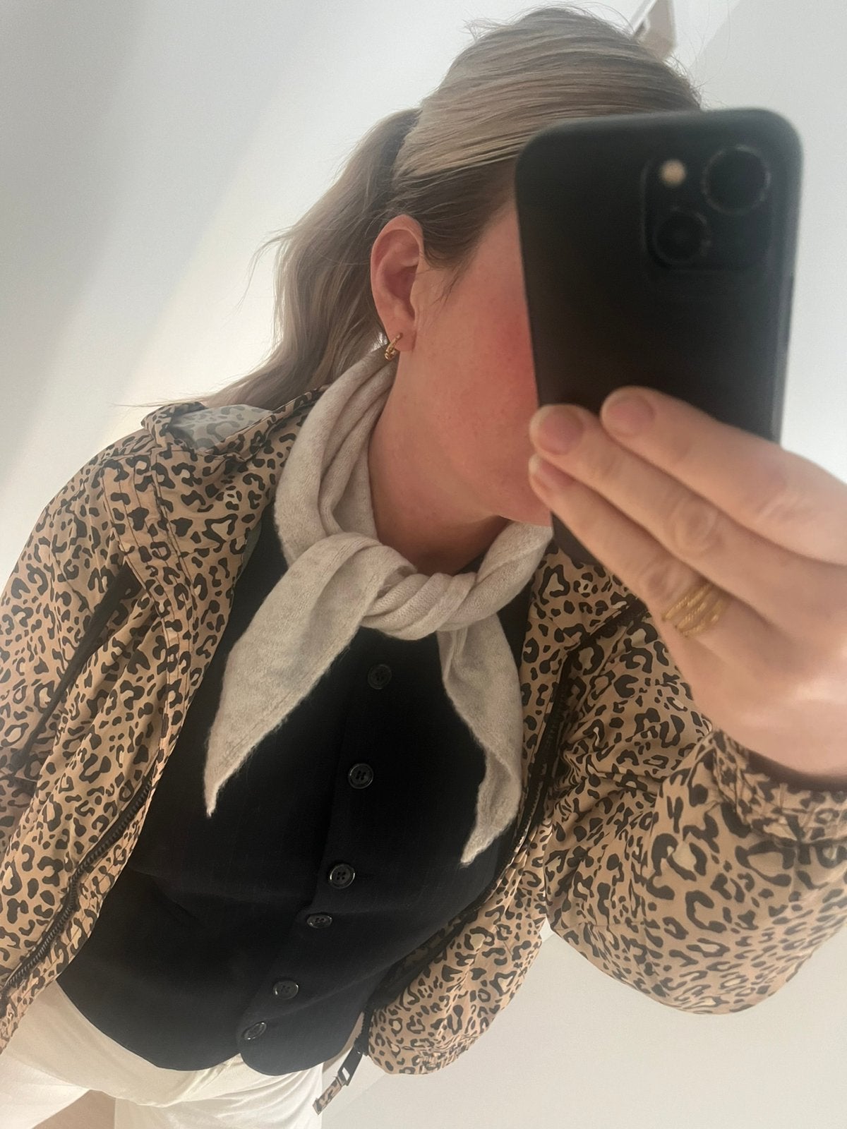 Beige driehoeksjaaltje, Kleding | Dames, Hoeden en Petten, Ophalen, Zo goed als nieuw