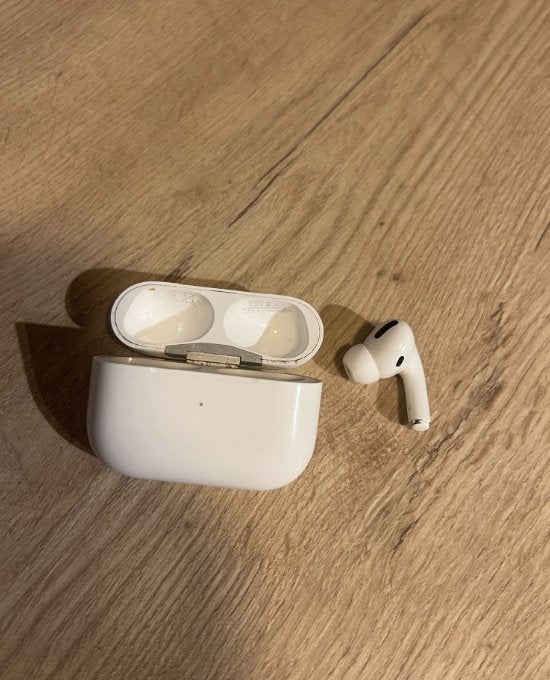 Apple AirPods Pro 1e generatie (rechteroortje + case), Gebruikt, In gehoorgang (in-ear), Verzenden, Bluetooth