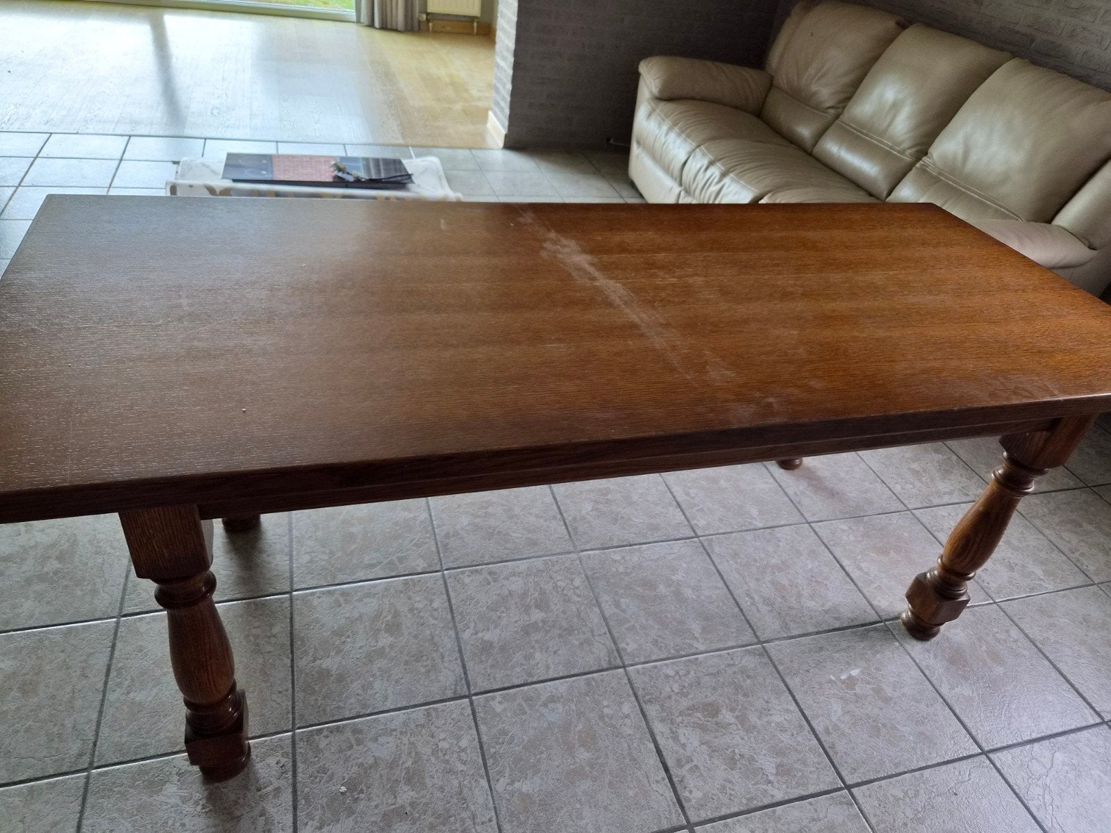 Eiken houten tafel, Enlèvement