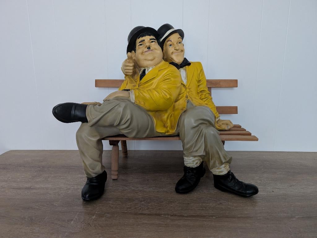 Laurel & Hardy zittend op bank, Enlèvement, Neuf, Humain