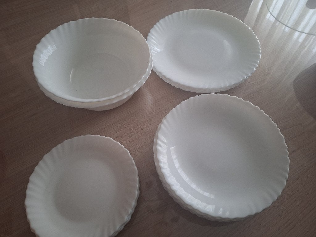 Bordenset met 2 saladekommen, Huis en Inrichting, Keuken | Servies, Ophalen, Nieuw, Bord(en)