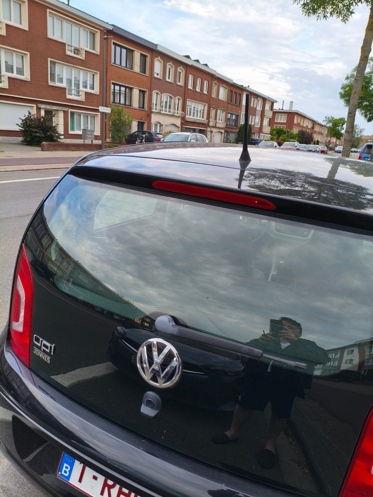 Donkerblauw Volkswagen Upo    Model 2016.   originele  KM., Ophalen