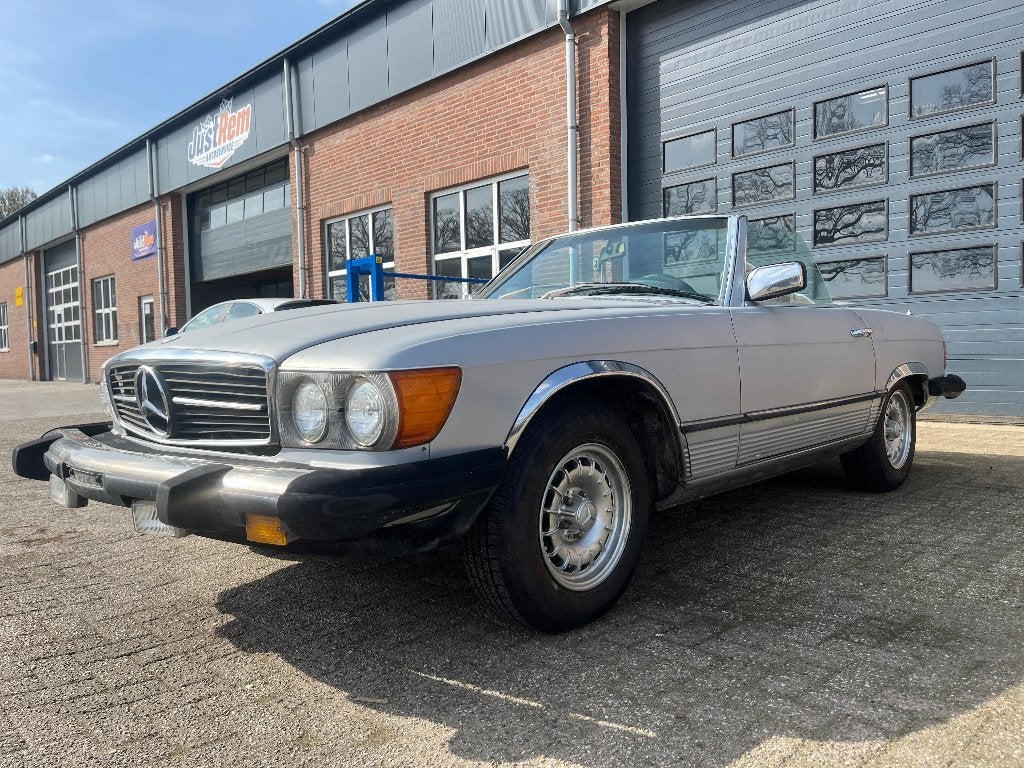 Mercedes-Benz 450SL R107 1980, Auto's, Oldtimers, Automaat, Achterwielaandrijving, Zwart, Mercedes-Benz