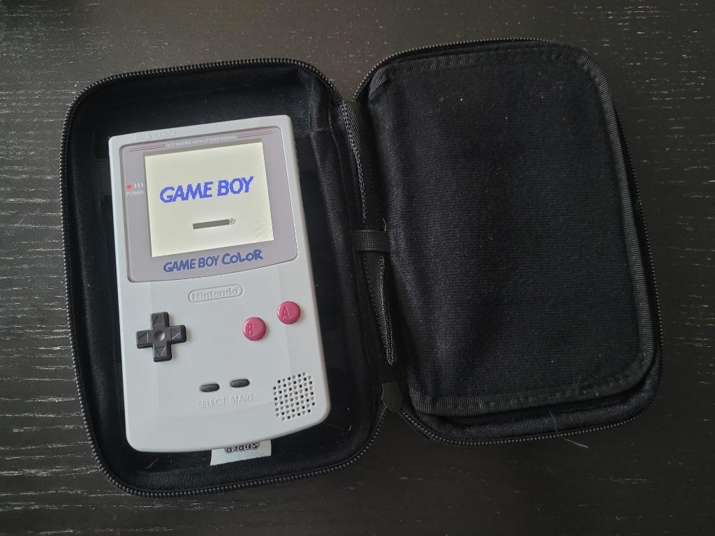 A échanger Game Boy Color - Rétroéclairé, Consoles de jeu & Jeux vidéo, Enlèvement, Neuf, Game Boy Color, Avec housse de protection ou sac