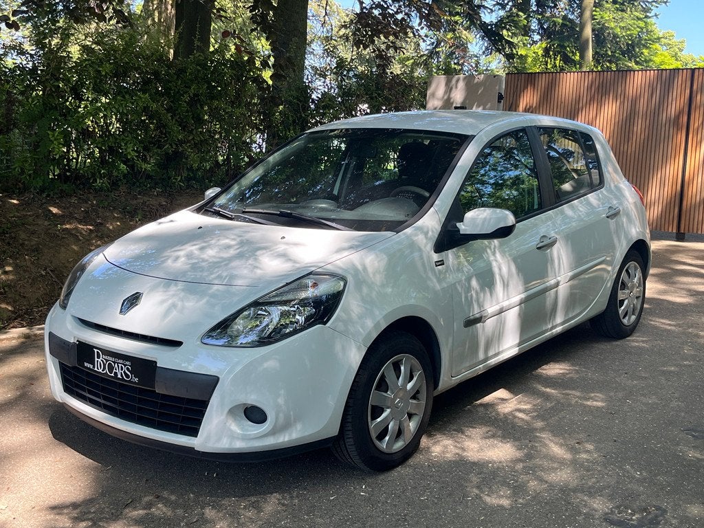 Renault Clio 1.5dci Nieuwstaat, Autos, Renault, https://public.car-pass.be/vhr/b9ff0edc-ce5a-4ed9-9f22-7701cb991f9f, Euro 5, Achat