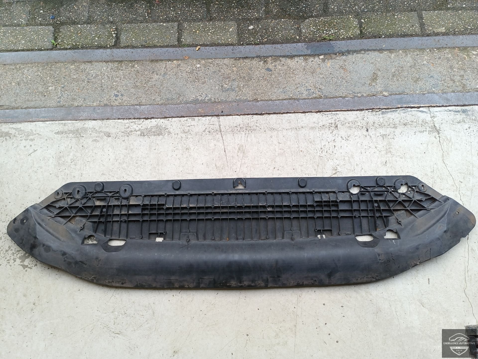 Pare-choc avant inf rieur pour Audi A4 8W S-Line Facelift 8W, Autos : Pièces & Accessoires, AUDI AG, Auto-Union-Strasse 1
85045  Ingolstadt, DE