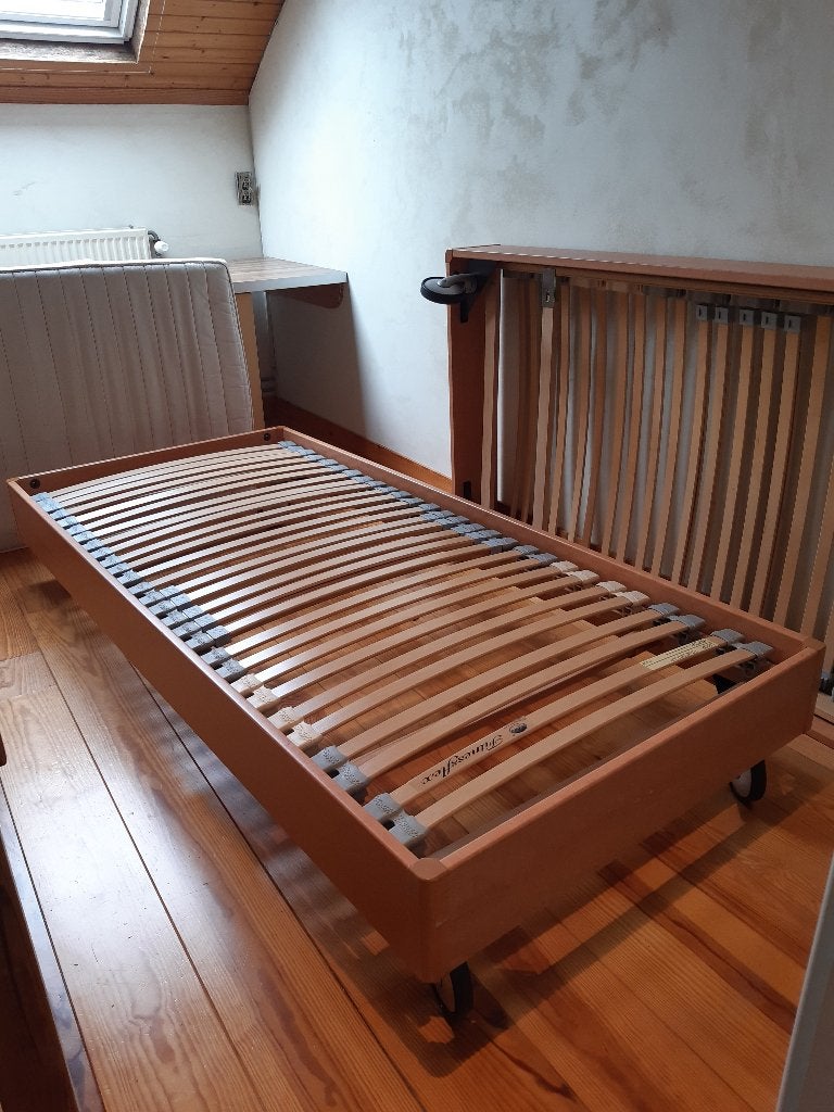 Te koop: 2x éénpersoon bed op wielen, Ophalen, Gebruikt, 90 cm, Jong, speels