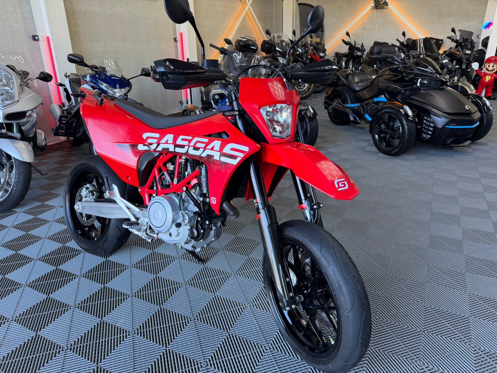 GASGAS SM 700 * GARANTIE * 2022 * 3.000 km, Motoren, Ophalen, Gasgas, Gasgas, Meer dan 35 kW