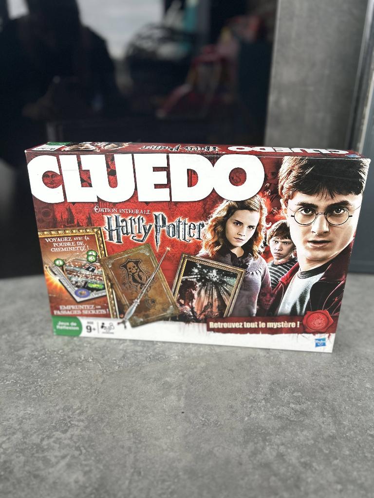 Jeu de société Cluedo Harry Potter Hasbro, Trois ou quatre joueurs, Enlèvement ou Envoi, Comme neuf, HASBRO