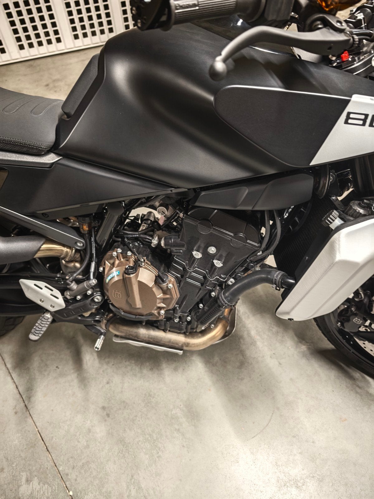 Svartpilen 801 état neuf, Motos, Motos | Husqvarna, Particulier, Neuf