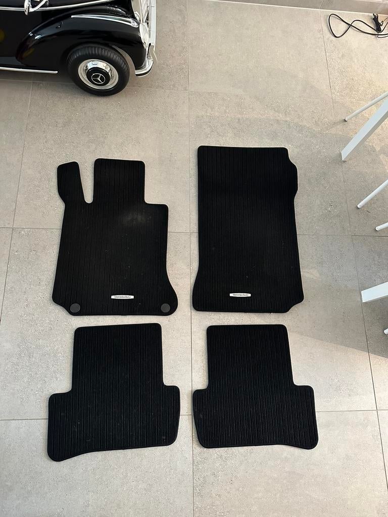 Tapis d'origine mercedes classe C W204, Enlèvement, Utilisé