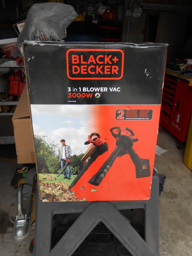 Aspirateur souffleur, Électrique, Porté à la main, Comme neuf, Black & Decker