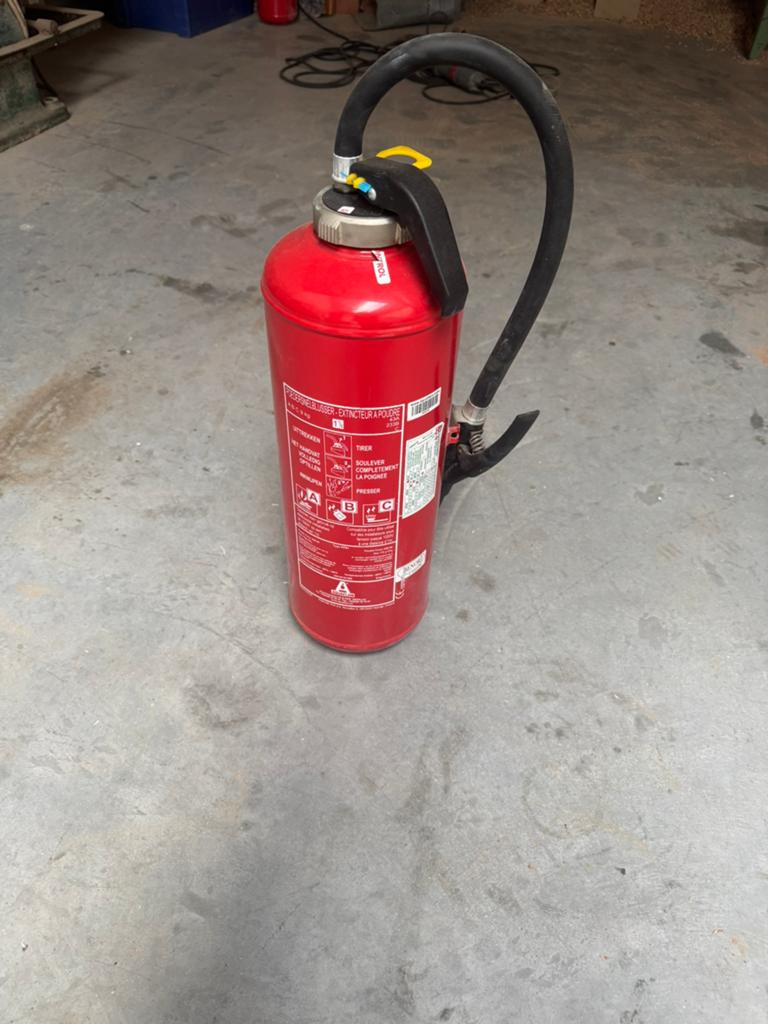 Poederblusser 9kg 4st., Huis en Inrichting, Brandblussers en Brandkasten, Ophalen, Zo goed als nieuw, Brandblusser