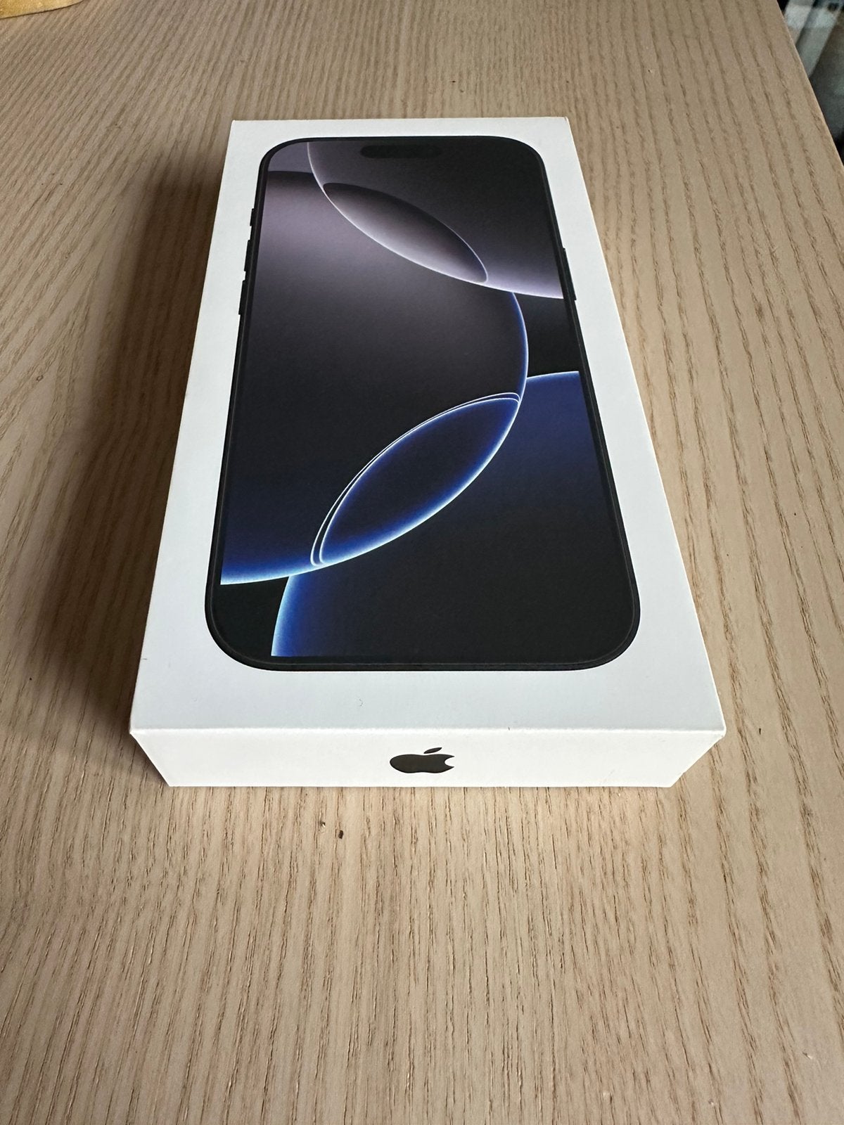 iPhone 16 pro 256 Go en titane noir, Télécoms, Enlèvement, Comme neuf, IPhone 16
