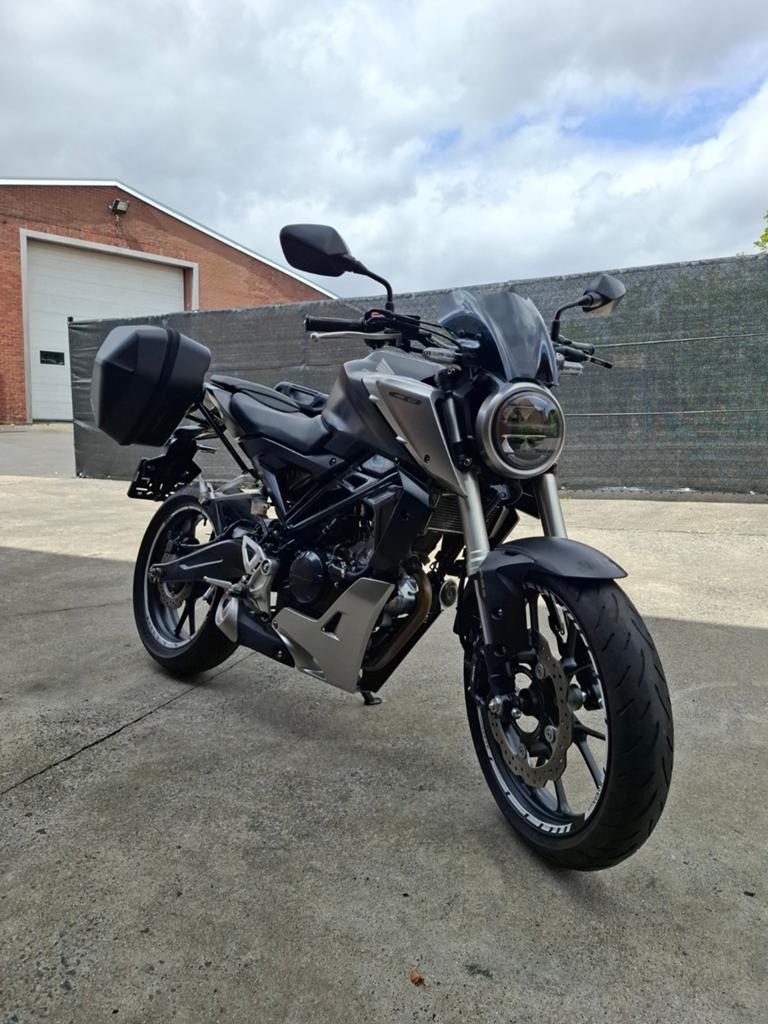 Honda cb 125R autorijbewijs, Motos, Motos | Honda, Entreprise, Naked bike, jusqu'à 11 kW, 1 cylindre, ABS, Éclairage LED, Occasion