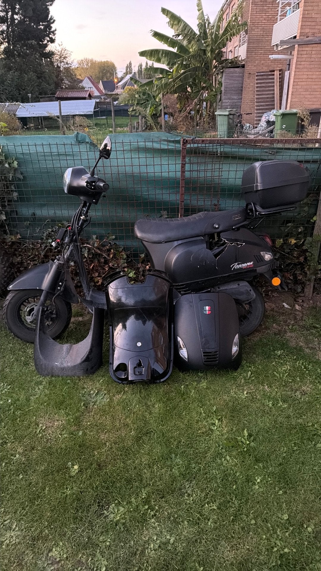 Toscana, Fietsen en Brommers, Ophalen